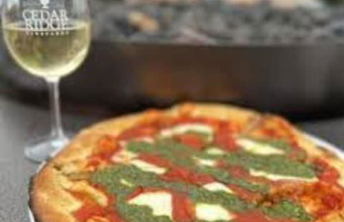 Mid-Century Style And Class In Quiet NE Location - Foto 36