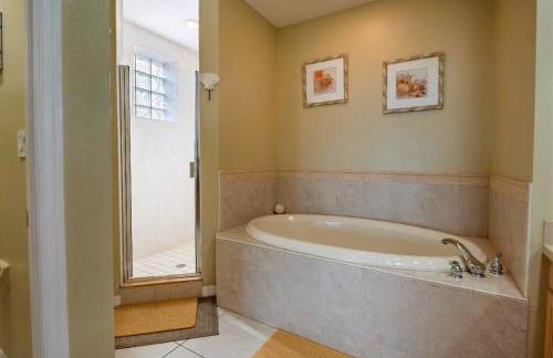 Luxury 5 Star Waterfront Condo 3 Bdr 2 Bath Pool Hot-Tub Panoramic Gulf and Intracoastal Waterway Views - Photo 26