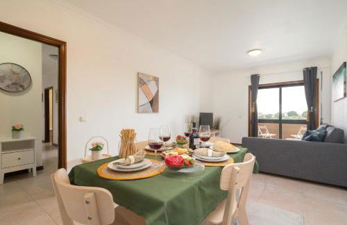 Sunny Cozy Flat w/ Terrace - São João - Foto 21