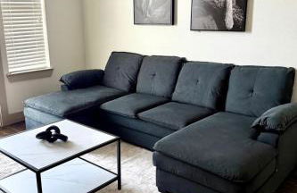 Modern 1BR Dallas peaceful escape in the heart of Farmers Branch! Less than 20 minutes from Downtown Dallas, 15 from DFW ariport 15 from Grapevine - Photo 3