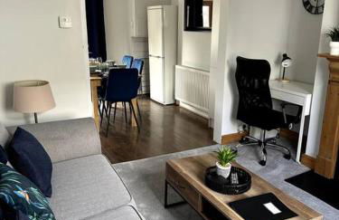 2-bedroom house in Cheltenham town centre - Photo 25