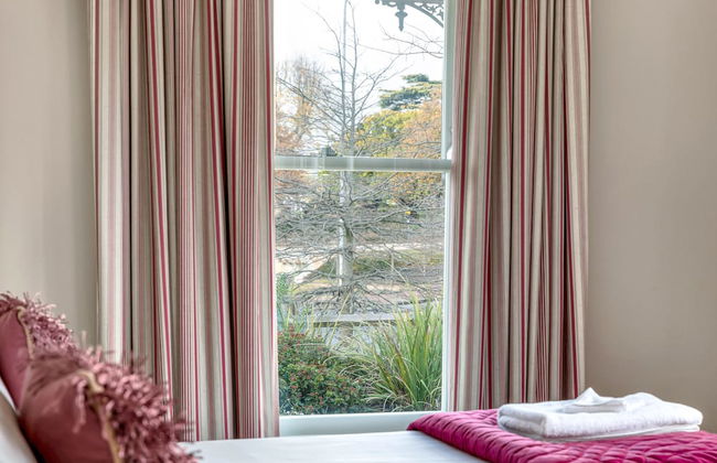 Grandview Accommodation - The Elm Tree Apartments - Photo 36