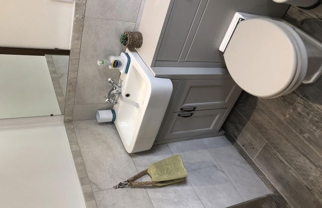 Valley Retreat - Peaceful Location, Walk to Beach, Parking - Photo 33