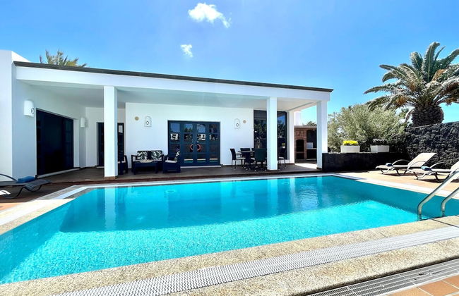 Beautiful 5-bed Villa in Playa Blanca - Photo 29