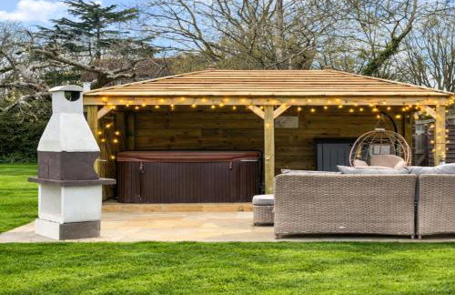 Egmont Farmhouse - Photo 2