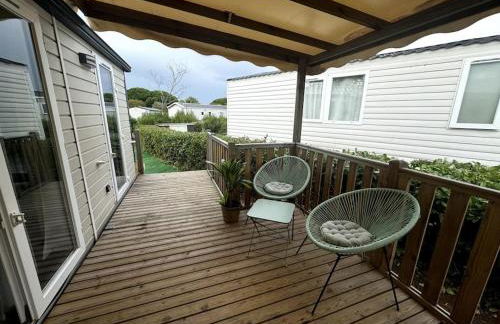 Joli Bungalow 464, 4-6 pers, wifi, terrasse, Camping Siblu Lac des Rêves Lattes - Foto 8