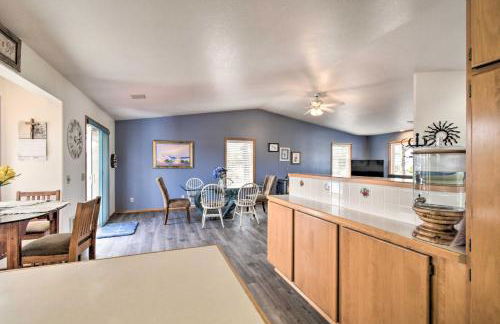 Pet-Friendly Ocean Park Home with Decks and View! - Foto 15