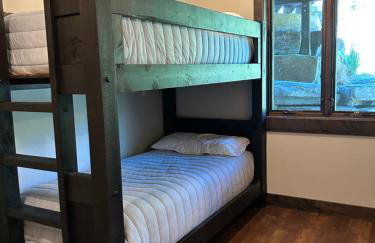 Snowghost Den-Luxury Ski In Ski Out Home Sleeps 9 with 3 Bedrooms 2 and a half Bathrooms and Private Hot Tub - Foto 3