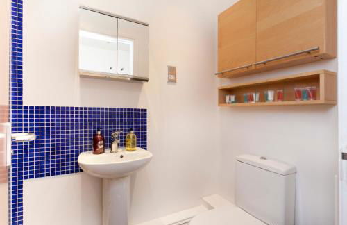 Lace Market Apartments - City Centre - 4 Beds Apartment with 2 Bathrooms and full Kitchen in George Street - close to Victoria Centre Shopping Centre - Parking for Cars & Vans from Five Pounds a Day - Sunday 1pm Check-out - Foto 32