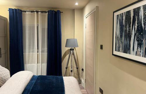 2 bedroom self catering detached outhouse with garden area - Photo 22