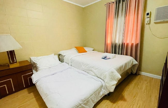 House w 3 Bedrooms And 3 Baths - Free Parking - Photo 4