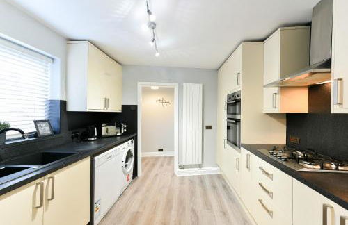 4 Bedroom, 2 bathroom house - Free Parking - Foto 2