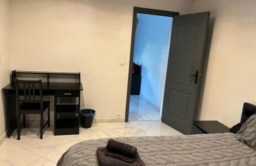 Proche Gare Paris-CDG Stade-de-France Astérix Expo - Foto 5