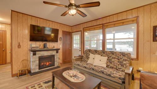 Winter Lake Escape with Access to Ice Fishing! - Foto 5