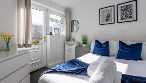 3 Bed House - Sleeps 6 - Parking - Wifi - Foto 5