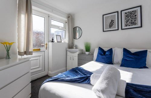 3 Bed House - Sleeps 6 - Parking - Wifi - Foto 5