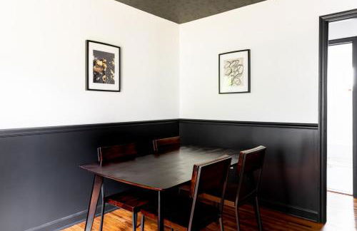 Mid-Century Modern Home Near Downtown with Free Parking - Foto 48