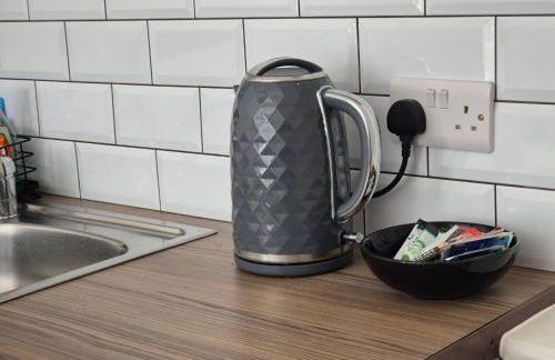 Modern Studio in Fratton, Portsmouth - Contractors Welcome #1 - Photo 7