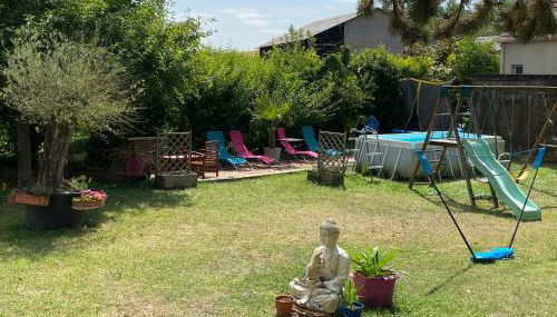 maison en pierre atypique sur jardin paysagé - Photo 5, Garden