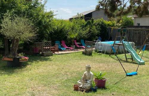 maison en pierre atypique sur jardin paysagé - Photo 5