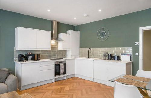 Stylish Apartment with Parking 2 Mins to Seafront - Foto 15