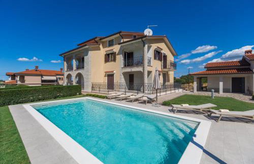 Apartment Mihael with pool and beautiful garden - Foto 1