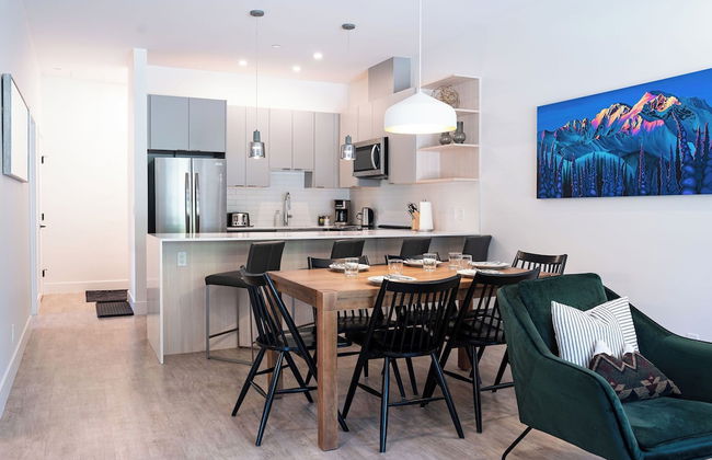 Rustic Retreat by Revelstoke Vacations - Photo 7