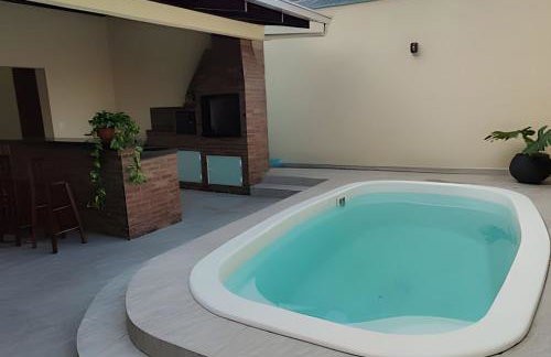 Casa com PiSCiNa, BaNHeiRa e A/C- Centro de Joinville - Foto 4