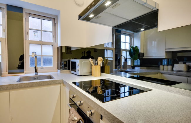 Lovely 1-bed Apartment in Wigan - Photo 7