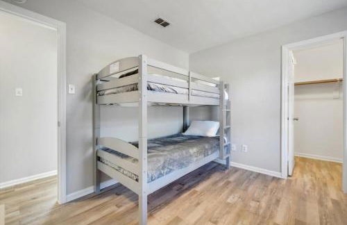 Lewisville Estate - Spacious 5BR w Game Room - Foto 35