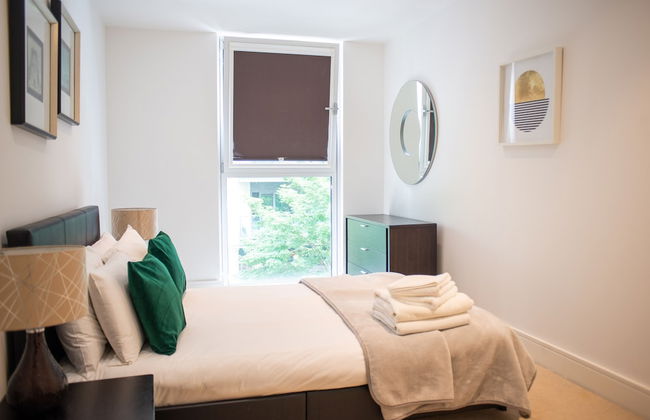 Spacious Serviced Apartments Canary Wharf - Photo 1