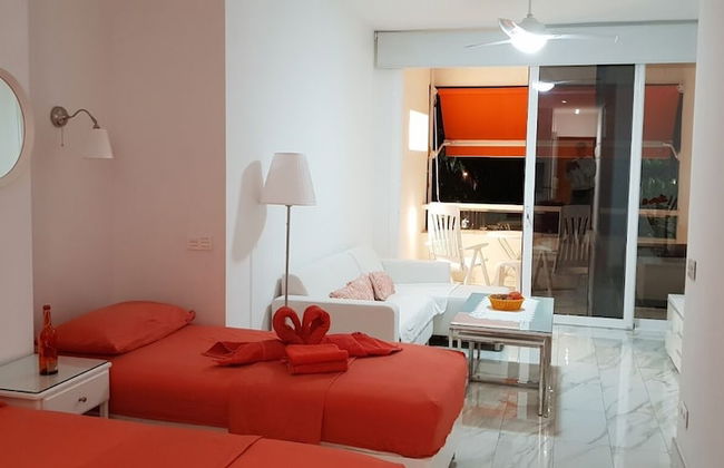 Santa Catalina Beach Flat by Canary365 - Photo 2