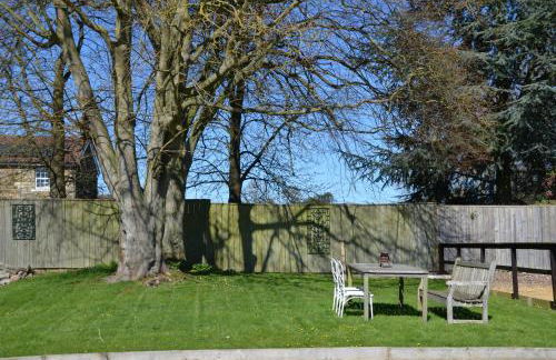 Luxury Old Stone Cottage, Beautifully Presented - Photo 23