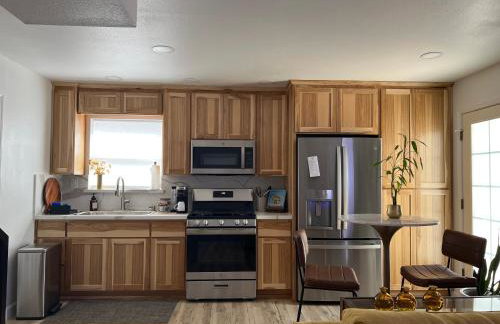 Updated & Spacious 2 BR with Free WiFi - Foto 2