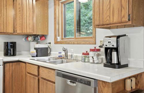 The Treehouse Lakes & Trails Cabin cabin - Photo 13