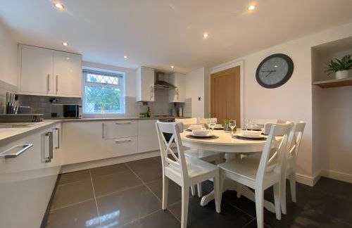 Modern 4-bed Cottage Llanwrst Town Centre & Parking - Snowdonia! near Betws-y-Coed - Photo 5