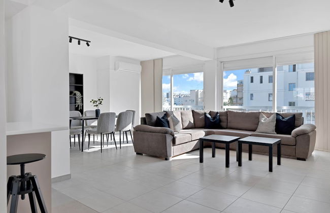 Phaedrus Living: Romanou Modern City Center Flat - Foto 22