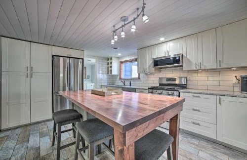 Prudenville Retreat with Yard about 1 Mi to Lake! - Foto 1