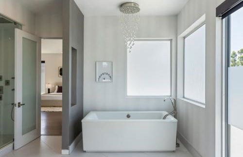 5BR Modern West Hollywood Retreat - Foto 77