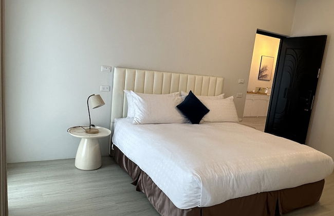 Luxury Apartment - Photo 4