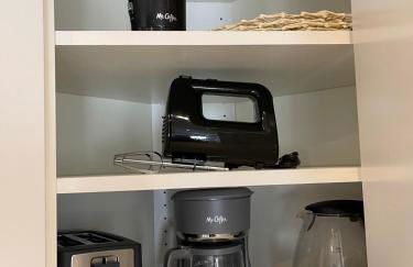 Bright & Quiet 1-Bed Condo with Balcony - Foto 2