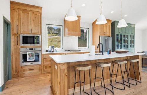 Lakeside Luxe-Lake Access-Hot Tub-Amazing Patio - Foto 14