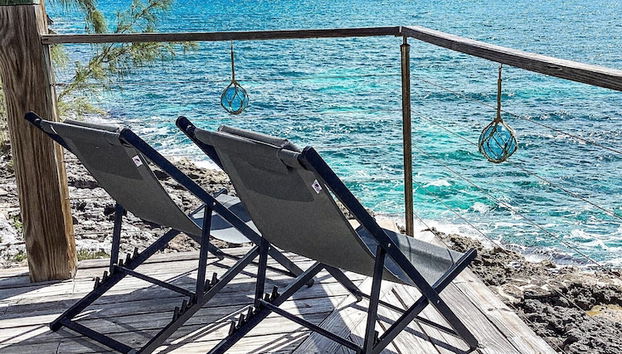 Seaside Serenity: Elegant Beachfront Escape - Foto 5, Terraza o patio