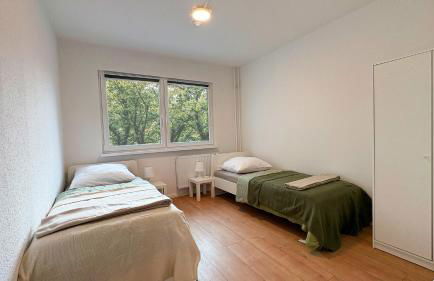 Ausgestattete Wohnungen für Monteur-Teams mit kostenlosem Parkplatz, WIFI, TV, Waschmaschine, Küche, Balkon, Restaurants und Supermarkt - Foto 1