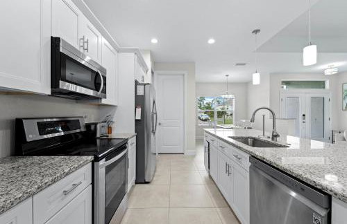 Modern Heated Pool Home Close To Downtown Shopping - Foto 10