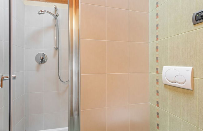 Belvilla by OYO Charming Apartment in Brez With TV - Foto 23