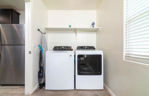 Spacious Family Oasis ~ PoolTable ~ Backyard ~ Pkg - Foto 25