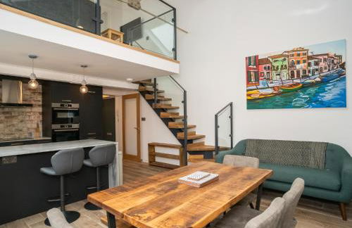 2BD Loft Style Apt - Edinburgh - Free Parking - Pass the Keys - Foto 6