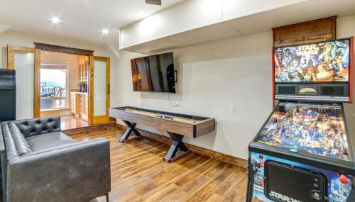 Waterfront Clear Lake Home with Game Room and Deck! - Foto 3