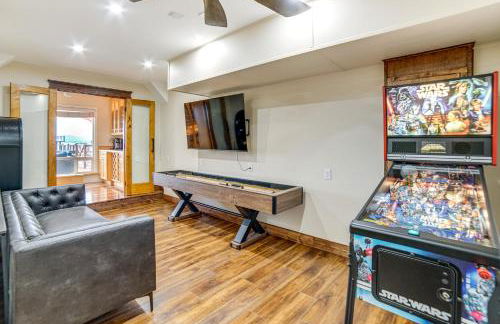 Waterfront Clear Lake Home with Game Room and Deck! - Foto 3